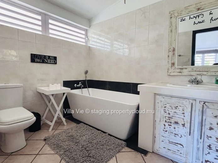 Cap Malheureux - Maison familiale de 3 chambres en-suite avec studio, piscine et accès mer