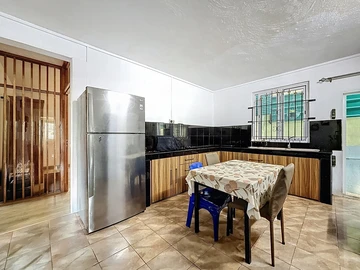 5 Bedroom House