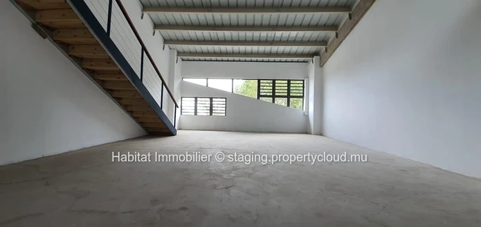 FOR SALE - This one unit unfurnished office space of 180 m2 including a mezzanine of 50 m2 is located in Floréal 