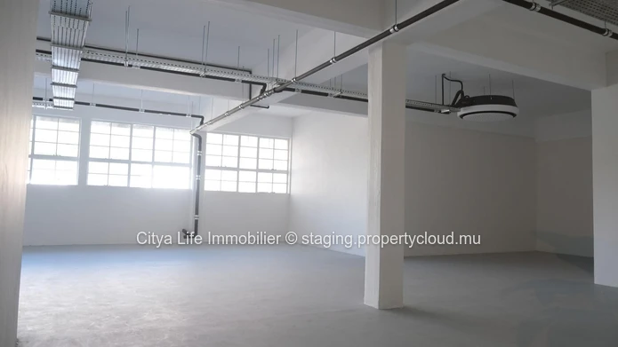 "Spacious Floréal Office for Rent with Prime Location and Amenities - 148m² at Rs 90,280"