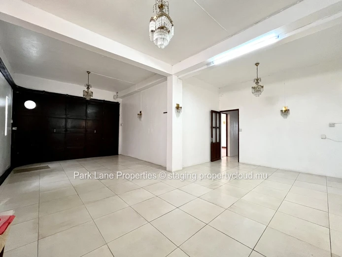 Maison Spacieuse et Polyvalente au Cœur de Curepipe : Idéale pour Famille ou Bureau