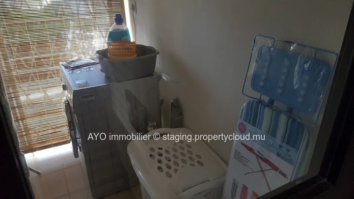 A vendre - Ensemble residentiel securisé- Townhouse/Duplex semi meublée - proche centre Grand Baie (Mandat exclusif)