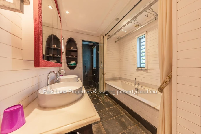Sun-Kissed Charm: Luxurious Plantation Style Home with Resort Amenities in Albion, Mauritius