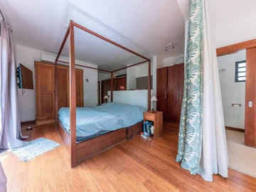 5 Bedroom Villa