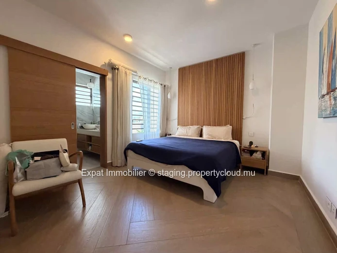 Elegant Penthouse with 3 Ensuite Bedrooms – For Sale in Péreybère