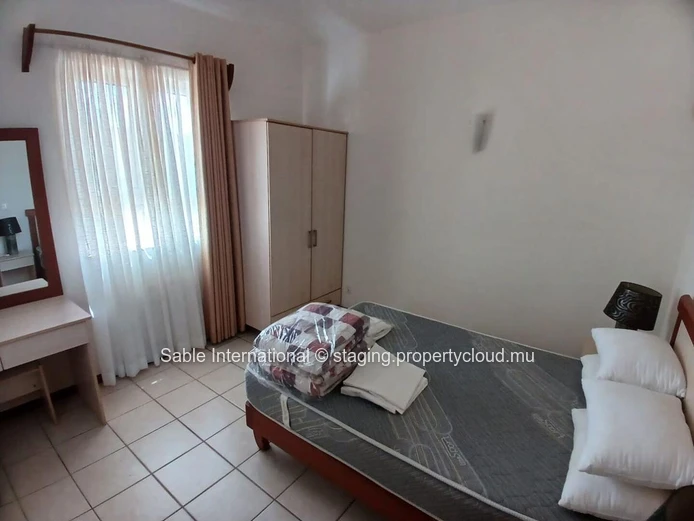 Villa for Rent in Péreybère with Communal Pool, Garden, and Modern Amenities - Ideal for Families