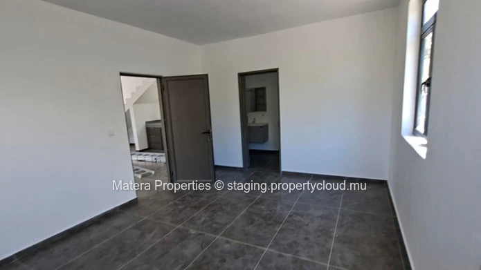 Superbe villa non meublée à vendre à Calodyne avec 1580m² de surface habitable et 316m² de terrain - Seulement Rs!