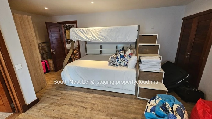 Luxury 5-bed sea view villa 