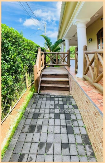 Gorgeous Riverside Cottage Priced To Sell - Sellers Are Ready To Move On! Located in Prime Position!