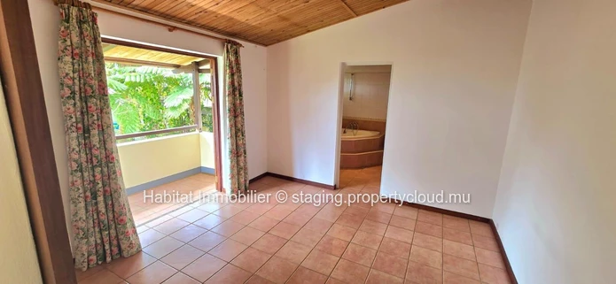 A VENDRE - Belle maison non meublée de 371 m2 sur un terrain de 286 toises à Floréal