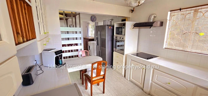 Charming unfurnished family house of 325 m2 on a plot of land of 93 toises, ideally located in a quiet residential ar...