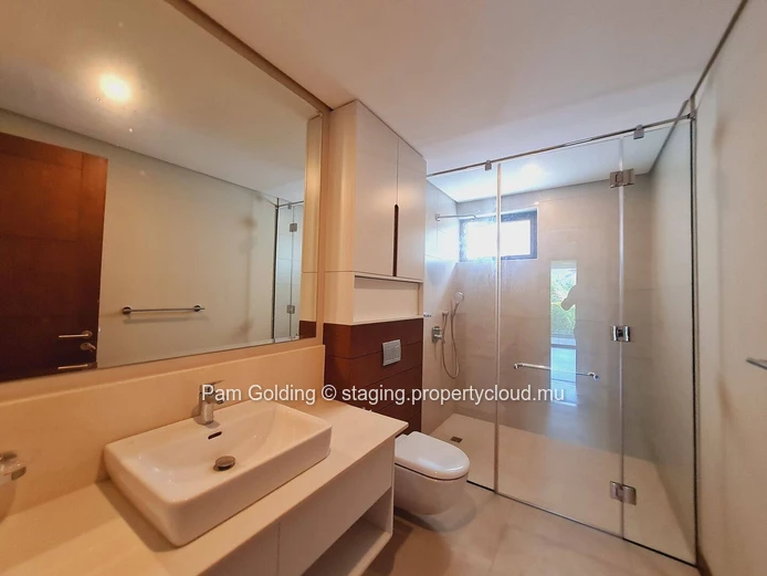 Appartement PDS à vendre à Grand Baie, 197m², 2 chambres, piscine privée, climatisé, vue sur mer et montagne, sécurit... (Mandat exclusif)