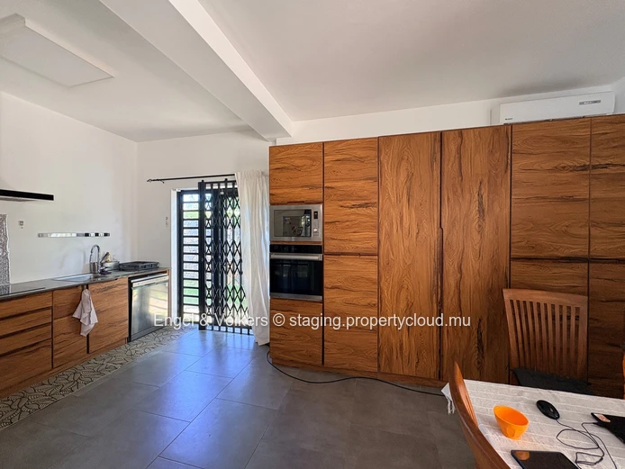 FOR RENT - Architect-designed house in Flic en Flac