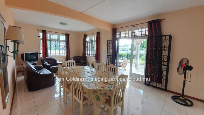 Spacious house close to the beach