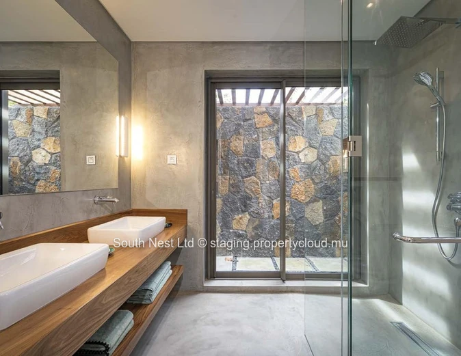 Modern 4-bedroom villa 