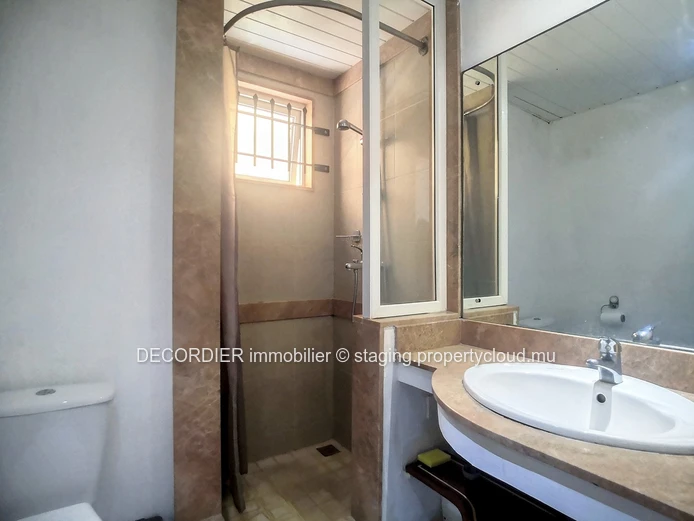 Ground floor apartment located in a waterfront residence
