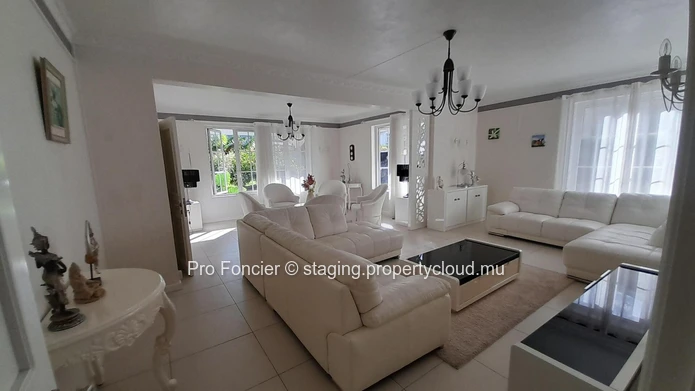 House for sale in Curepipe - Fully equipped and furnished. (Sole Mandate)