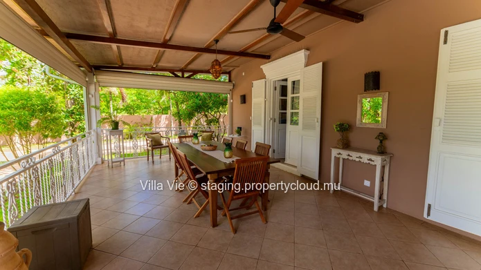 Beau Plan - Spacious 5-bedroom colonial house with swimming pool and big garden