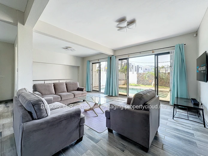 140 m² house with swimming pool