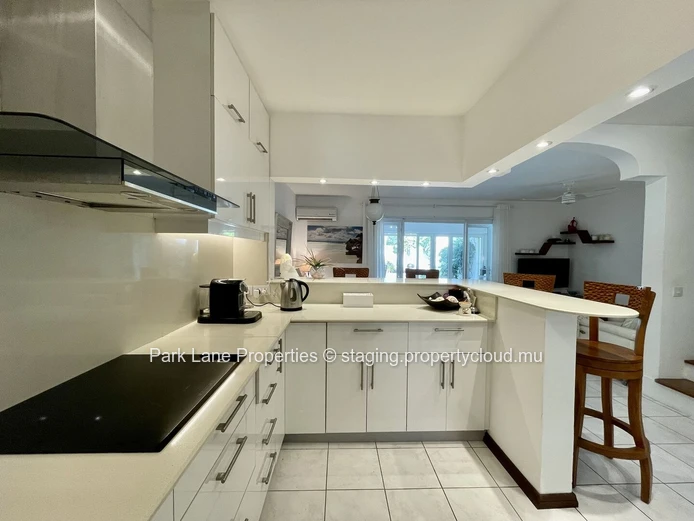 À vendre : Duplex avec piscine privée à Bain Boeuf
