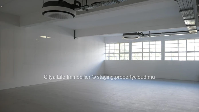 "Spacious Floréal Office for Rent with Prime Location and Amenities - 148m² at Rs 90,280"