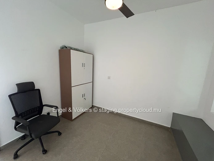 Charming 3-Bedroom House for Rent in Calodyne – Private Pool, Office Space & Close to the Sea