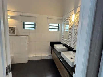 5 Bedroom Villa
