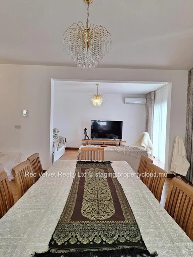 Rare Opportunity - Luxueux Penthouse en duplex partiellement meublé à vendre à Sodnac, Quatre Bornes