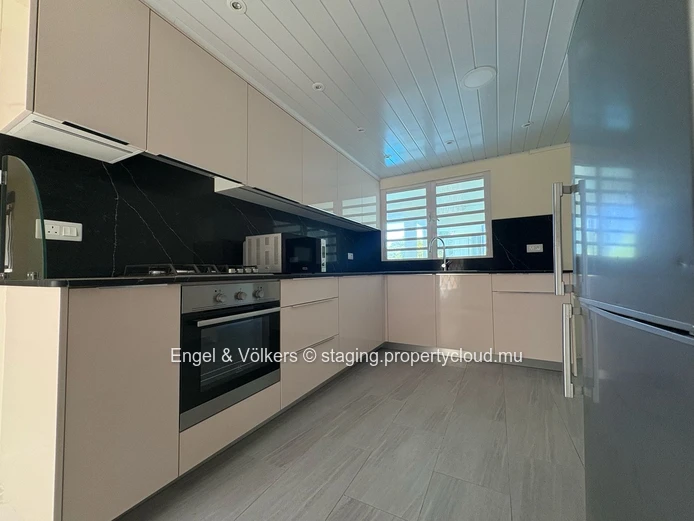 For Sale - Elegant 4-Bedroom house in Tamarin