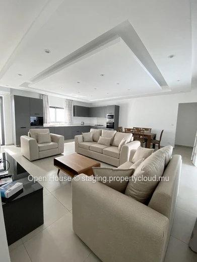 Villa meublée à louer à Péreybère, 162m², 3 chambres en suite, piscine privée, jardin, panneaux solaires, citerne d'e...