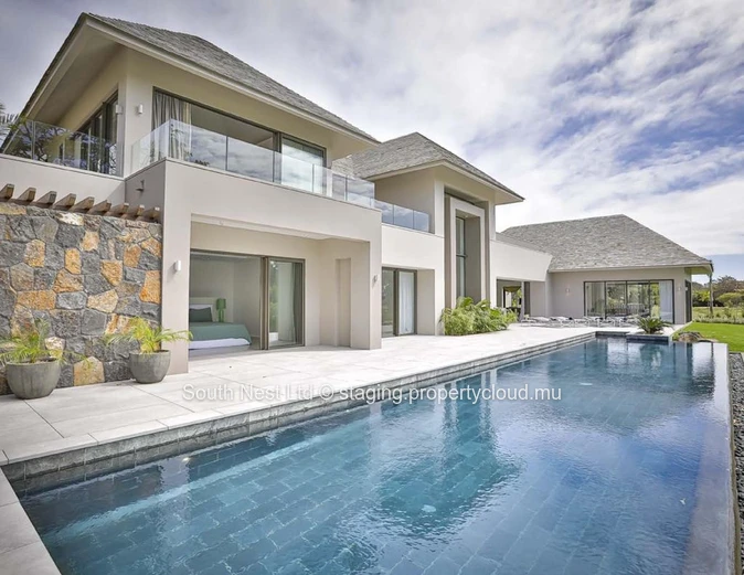 Modern 4-bedroom villa 