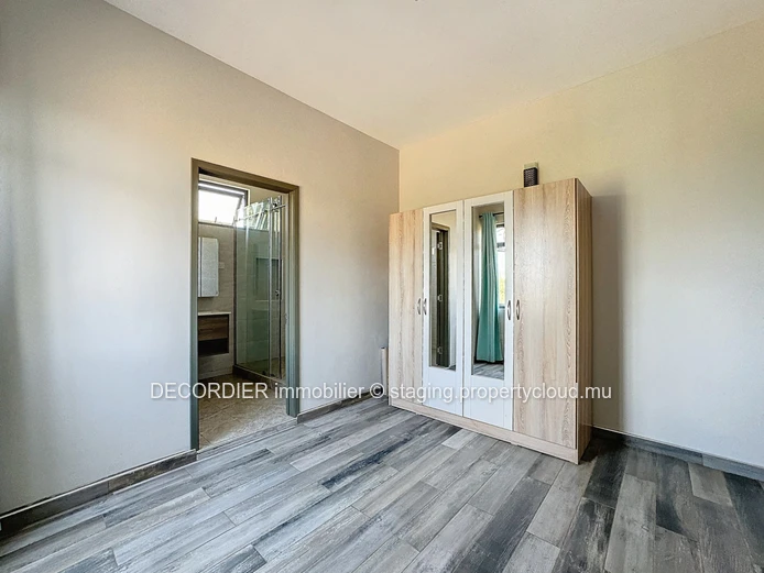 140 m² house with swimming pool