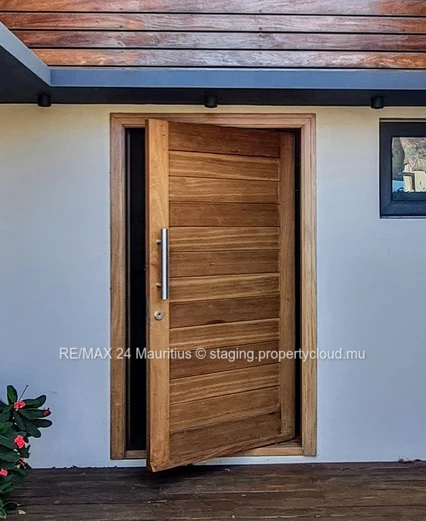 Luxury Villas in Gated Sanctuary between Mountains and the Ocean