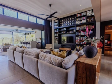 6 Bedroom Villa