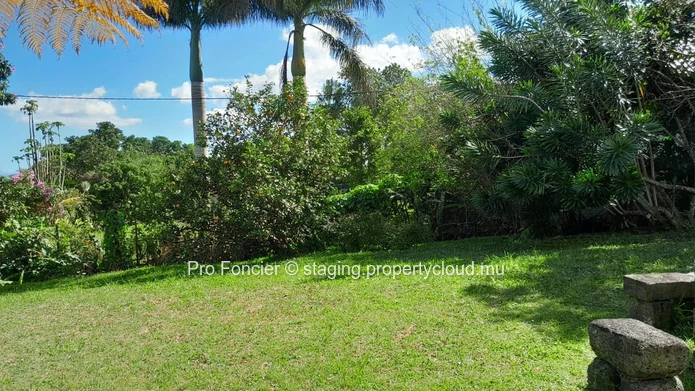 Huge and comfortable house for sale in a very good region of Floreal - Very nice opportunity not to be missed !!!!