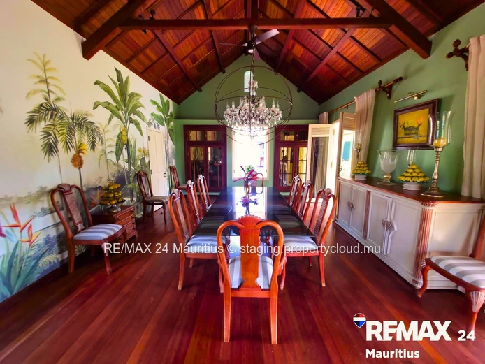 Villa coloniale de prestige à Pointe aux canonniers - 5 chambre, jardin 2 400 m², à 100 m de la mer