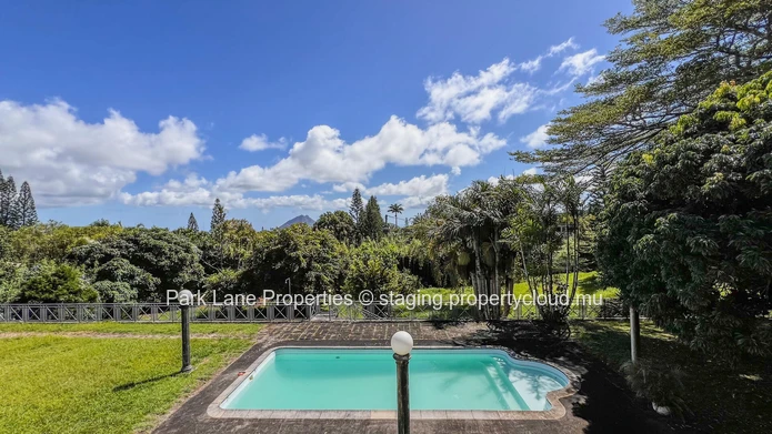 Rare opportunity in Floréal: High potential property on a large plot.