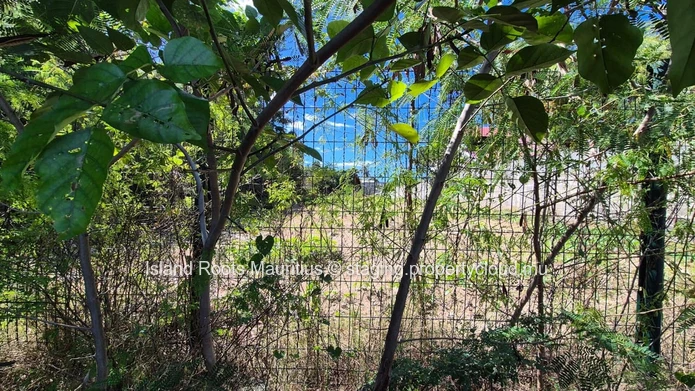 Terrain résidentiel en front de mer à vendre à Baie du Tombeau