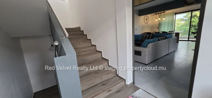 Maison de ville de luxe meublée avec 3 chambres, terrasse sur le toit et jacuzzi – Flic en Flac | Rs 15M