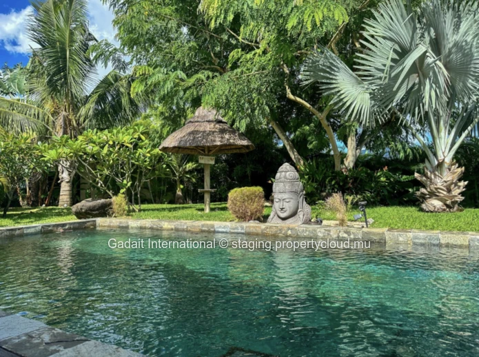 Villa tropicale de luxe avec piscine, accès bateau et prestations haut de gamme à Rivière Noire, Île Maurice