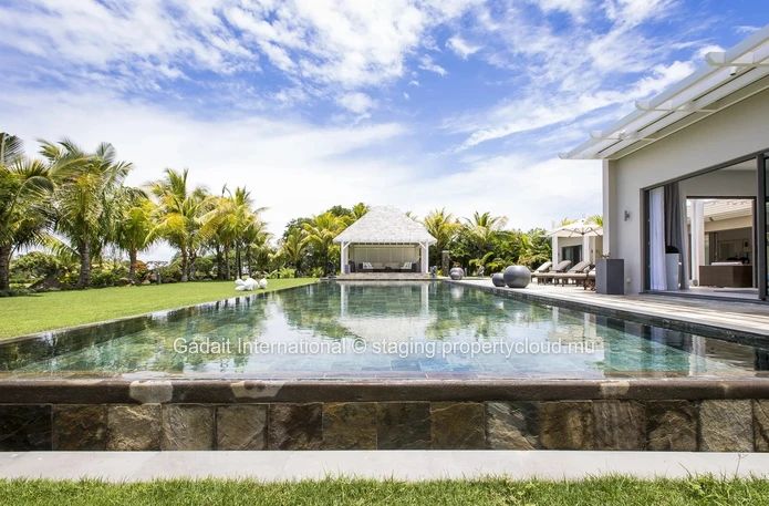 Villa d'exception avec vue panoramique sur le golf à Anahita Beau Champ