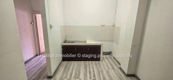 To rent : Unfurnished office space of 232 m² in Port Louis