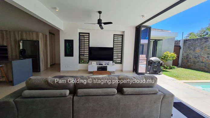 "Villa PDS à vendre à Grand Baie, 325m² habitable, terrain 511m², 4 chambres. Prix $. Ne manquez pas!"