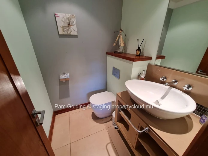  Tranquil 3-Bedroom Retreat with Mountain Views and Private Pool Near Black River Gorges