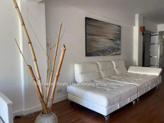 Elegant, Classy, and Freshly Renovated Apartment in Floreal for sale 