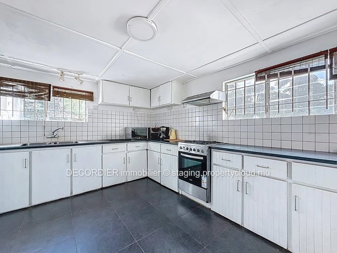 Charming home with spacious garden