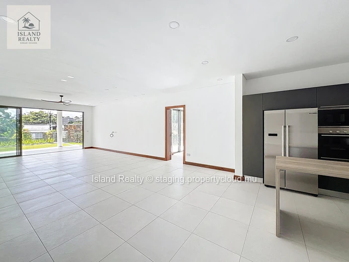 ISLAND REALTY offers you a real gem in Petite Pointe aux Cannoniers: a magnificent 229 m² apartment located just a 2-...