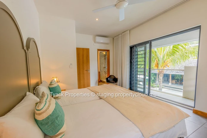 Luxury 4-Bedroom Villa with Concierge Services and Mountain Views – Rivière Noire