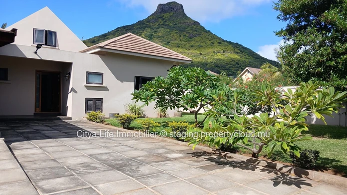 Élégante Maison de 3 Chambres à Vendre dans une residence privée et calme à Tamarin.