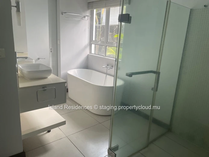 3 bedroom house in a gated beachfront residence
